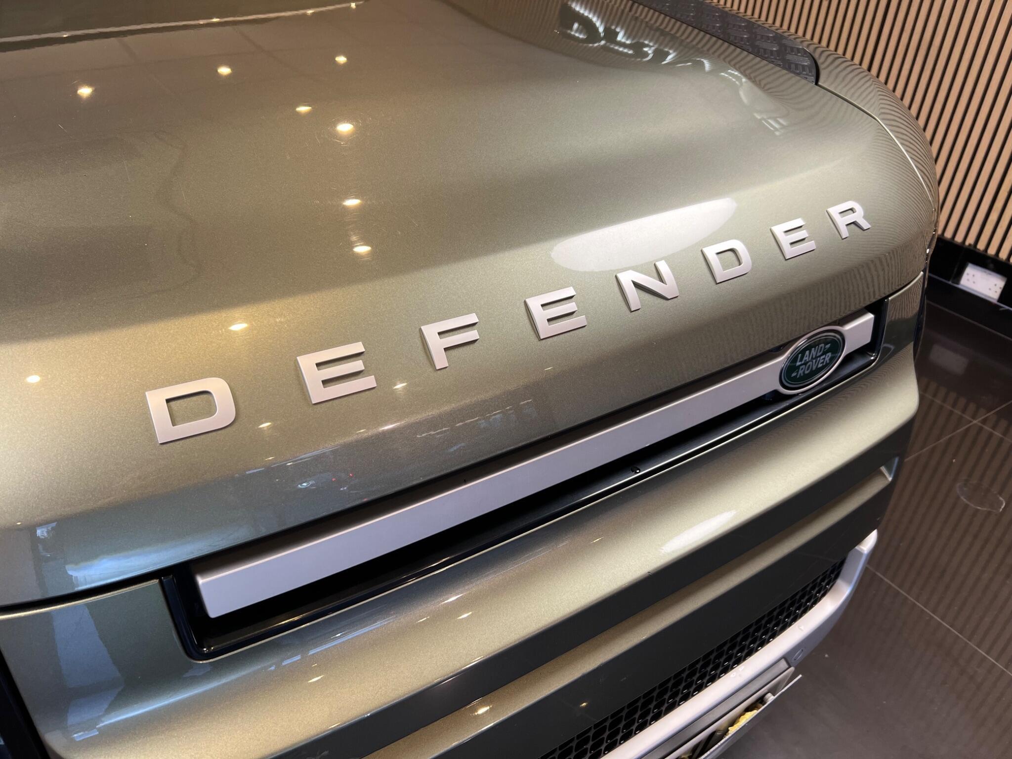 Land Rover Defender 110